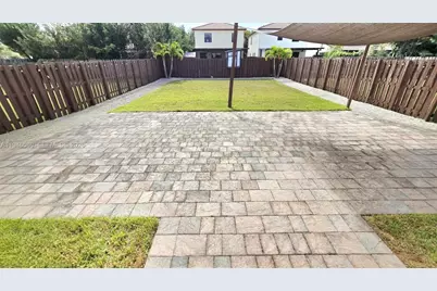 10032 NW 87th Ter, Doral, FL 33178 - Photo 15