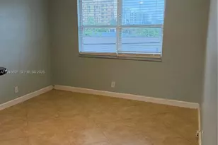 3212 NE 10th St, Pompano Beach, FL 33062 - Photo 9