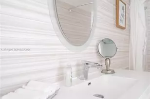 19701 E Country Club Dr, Aventura, FL 33180 - Photo 33