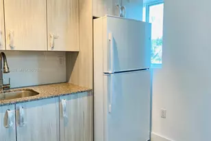 1560 NW 1st Ct, Miami, FL 33136 - Photo 3