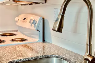 1560 NW 1st Ct, Miami, FL 33136 - Photo 5