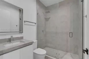 240 NE 156th St, Miami, FL 33162 - Photo 23