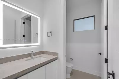 240 NE 156th St, Miami, FL 33162 - Photo 15