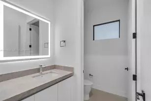 240 NE 156th St, Miami, FL 33162 - Photo 15