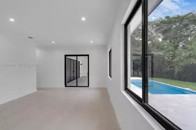 240 NE 156th St, Miami, FL 33162 - Photo 25