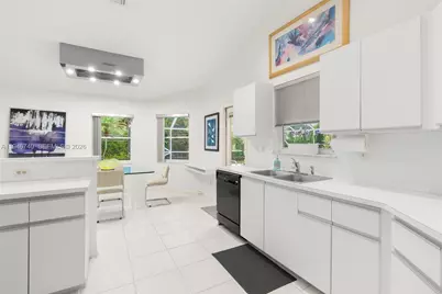 7901 NW 86th Ter, Tamarac, FL 33321 - Photo 13