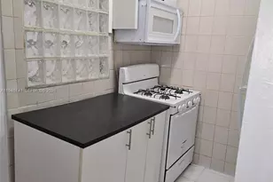 215 30th St, Miami Beach, FL 33140 - Photo 11