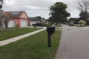 9551 Ashley Dr, Miramar, FL 33025 - Photo 5