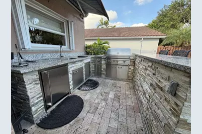 5863 NW 111th Ave, Doral, FL 33178 - Photo 11