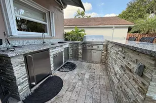 5863 NW 111th Ave, Doral, FL 33178 - Photo 11