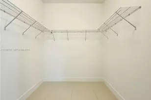 404 SW 91st Ct, Miami, FL 33174 - Photo 9