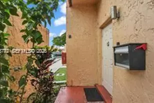 6 Spinning Wheel Ln, Tamarac, FL 33319 - Photo 1