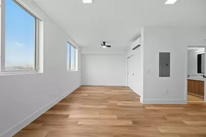 650 SW 1st St #402, Miami, FL 33130 - Photo 5