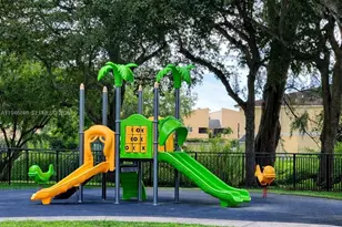 10000 NW 80th Ct, Hialeah Gardens, FL 33016 - Photo 11