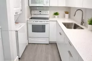 10000 NW 80th Ct, Hialeah Gardens, FL 33016 - Photo 3