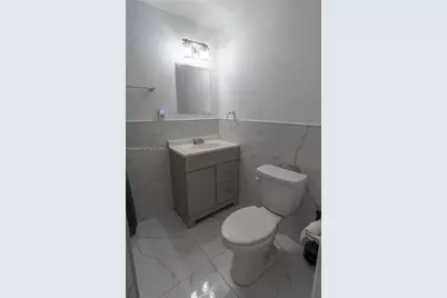2421 SW 84th Ter, Miramar, FL 33025 - Photo 9