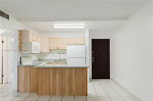 747 NW 13th Ave, Miami, FL 33125 - Photo 3