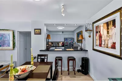 5700 Collins Ave #15A, Miami Beach, FL 33140 - Photo 9