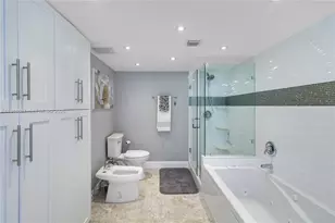 6061 Collins Ave, Miami Beach, FL 33140 - Photo 29