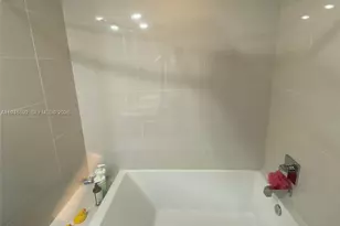 45 SW 9th St, Miami, FL 33130 - Photo 9