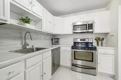 140 Lakeview Dr #203, Weston, FL 33326 - Photo 11