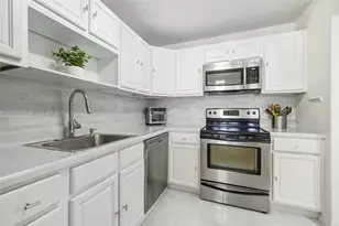 140 Lakeview Dr, Weston, FL 33326 - Photo 11