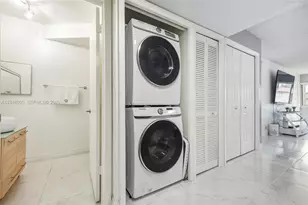 140 Lakeview Dr, Weston, FL 33326 - Photo 13