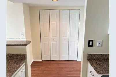 1155 Brickell Bay Dr #1107, Miami, FL 33131 - Photo 9