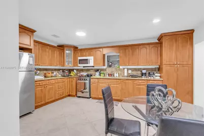 841 E 15th Pl, Hialeah, FL 33010 - Photo 5