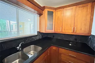 2880 Pine Tree Dr, Miami Beach, FL 33140 - Photo 3