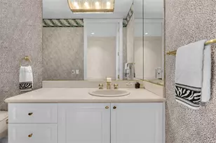 5225 Collins Ave, Miami Beach, FL 33140 - Photo 17