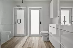 9725 NW 28th Terrace, Doral, FL 33172 - Photo 29