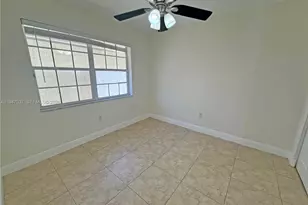 10019 SW 222nd St, Cutler Bay, FL 33190 - Photo 9