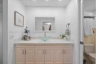 8075 SW 107th Ave, Miami, FL 33173 - Photo 13