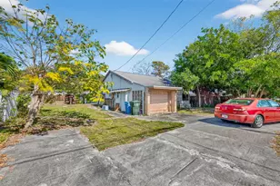 719 NE 37th St, Oakland Park, FL 33334 - Photo 5