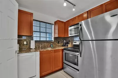 6966 Byron Ave #201, Miami Beach, FL 33141 - Photo 7