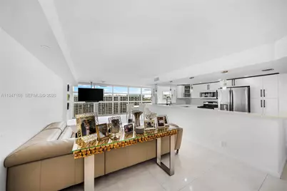 600 Parkview Dr #1114, Hallandale Beach, FL 33009 - Photo 3