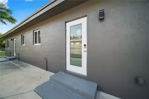 1250 NE 110th St, Miami, FL 33161 - Photo 9