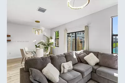 544 NE 206th Ln, Miami, FL 33179 - Photo 13