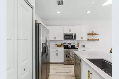 544 NE 206th Ln, Miami, FL 33179 - Photo 11