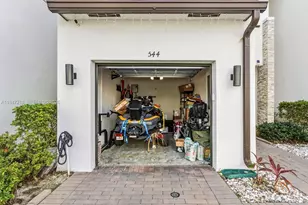544 NE 206th Ln, Miami, FL 33179 - Photo 33