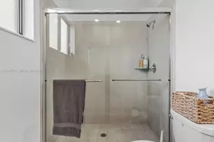 544 NE 206th Ln, Miami, FL 33179 - Photo 23