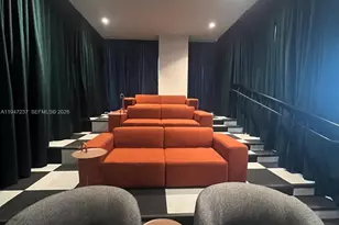 11 NE 6th St, Miami, FL 33132 - Photo 17