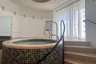 11 NE 6th St, Miami, FL 33132 - Photo 19