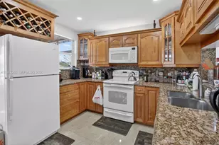 12017 NW 13th St, Pembroke Pines, FL 33026 - Photo 11