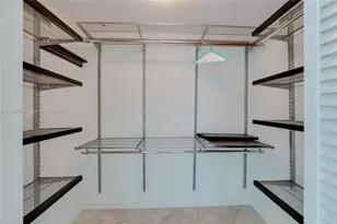 31 SE 5th St, Miami, FL 33131 - Photo 9