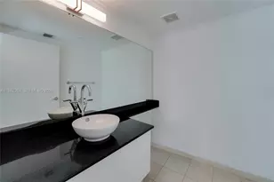 31 SE 5th St, Miami, FL 33131 - Photo 11
