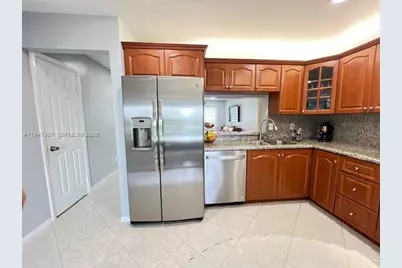 905 NW 107th Ave, Pembroke Pines, FL 33026 - Photo 9