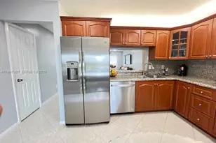 905 NW 107th Ave, Pembroke Pines, FL 33026 - Photo 9