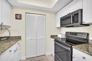 19501 W Country Club Dr, Aventura, FL 33180 - Photo 23